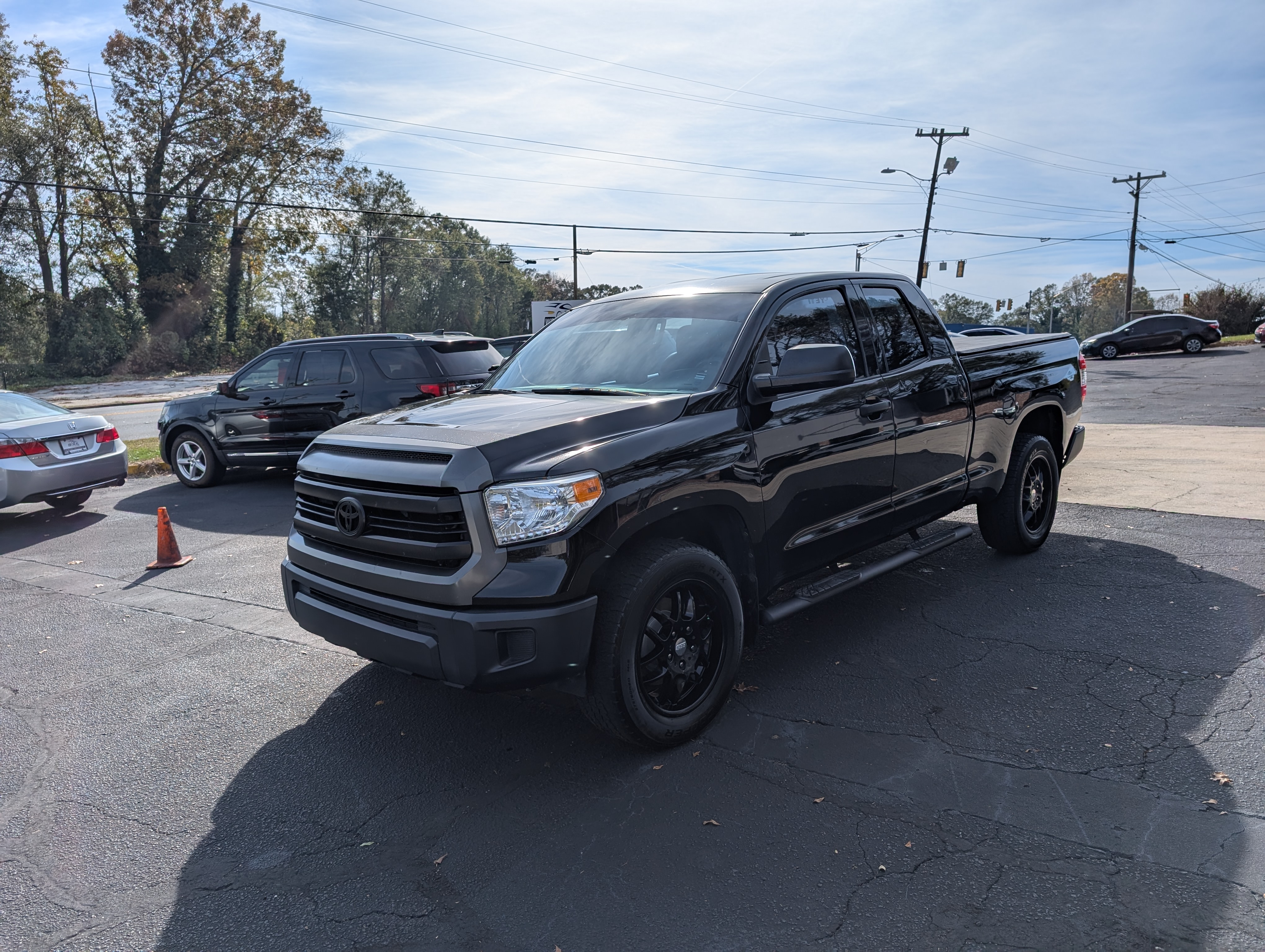 2017 Toyota Tundra SR's photo