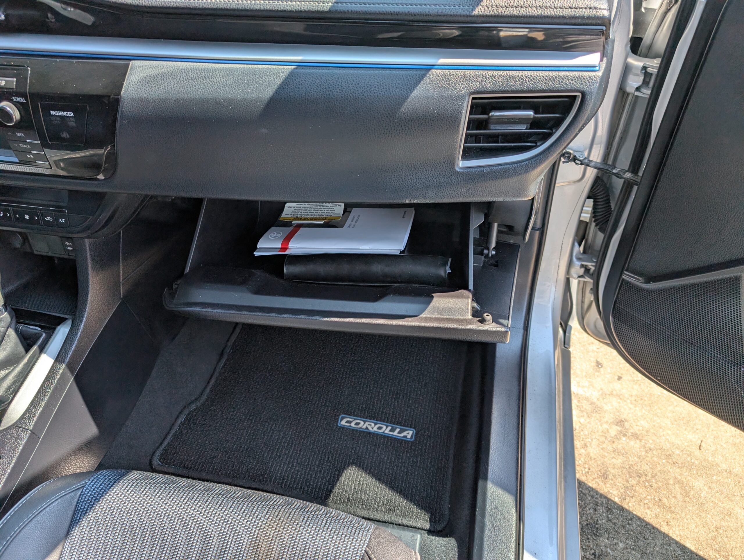 2014 Toyota Corolla 4dr Sdn CVT S