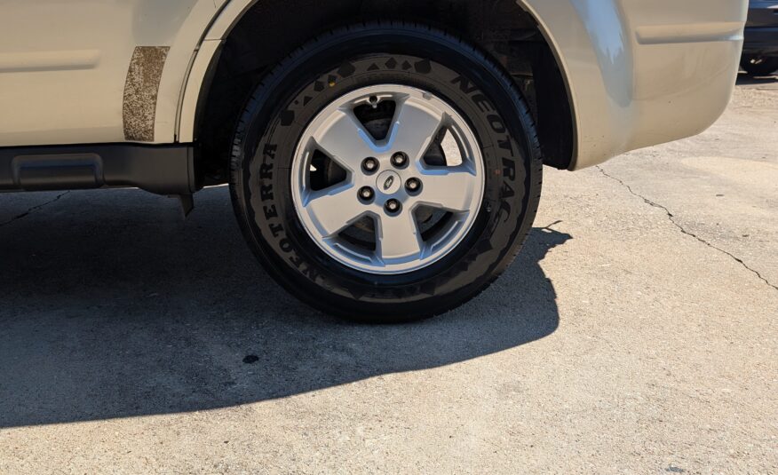 2011 Ford Escape FWD 4dr XLS