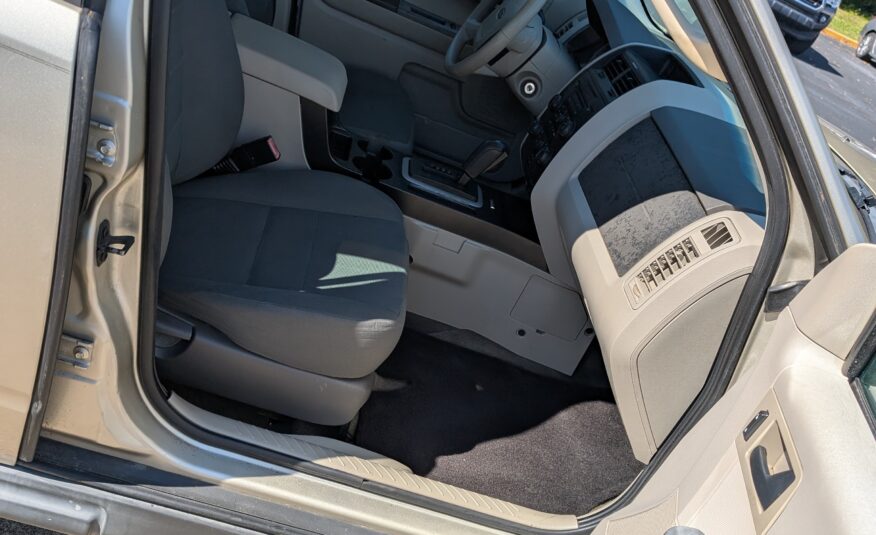 2011 Ford Escape FWD 4dr XLS