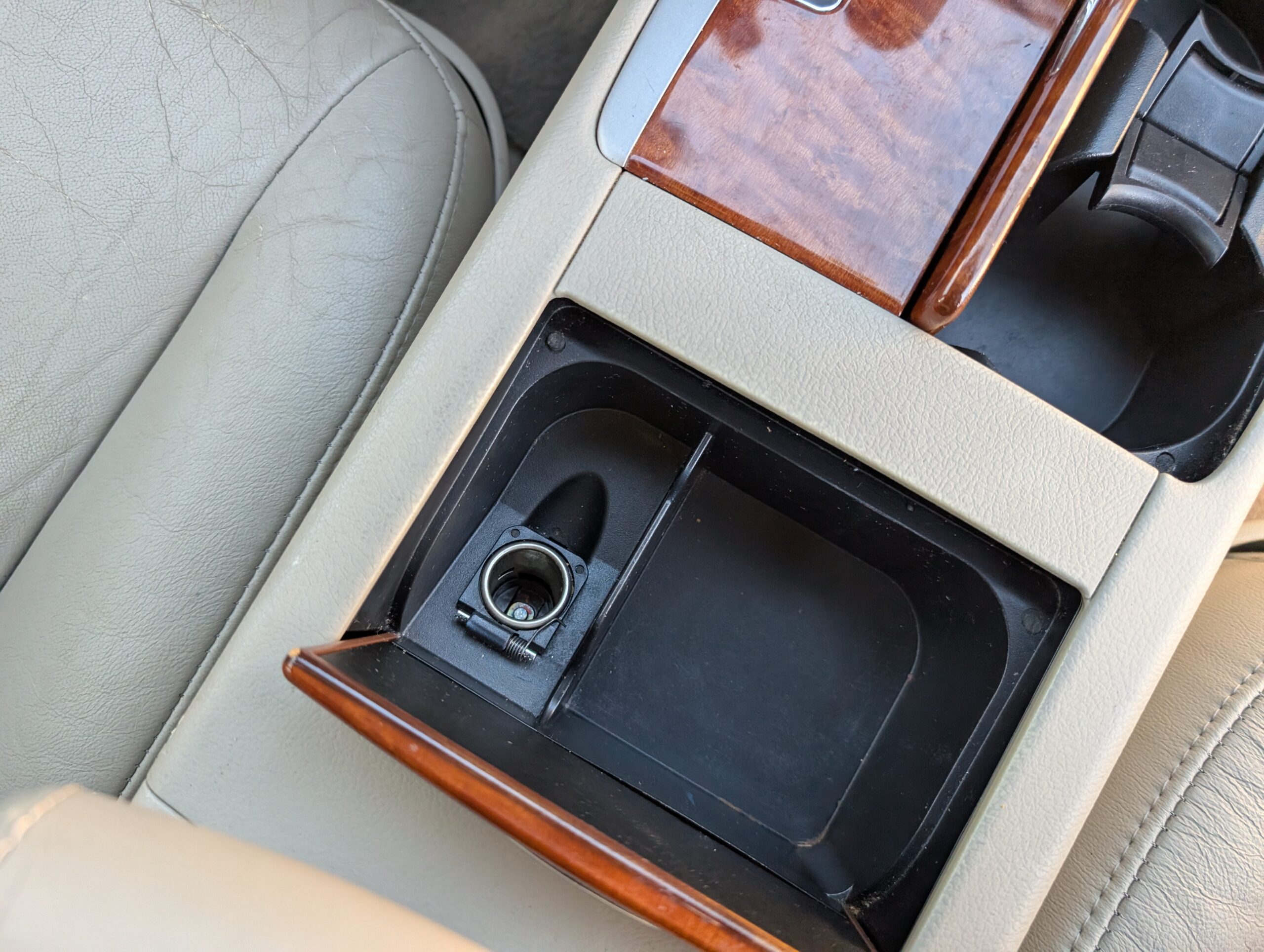 2011 Toyota Camry Hybrid 4dr Sdn (Natl)