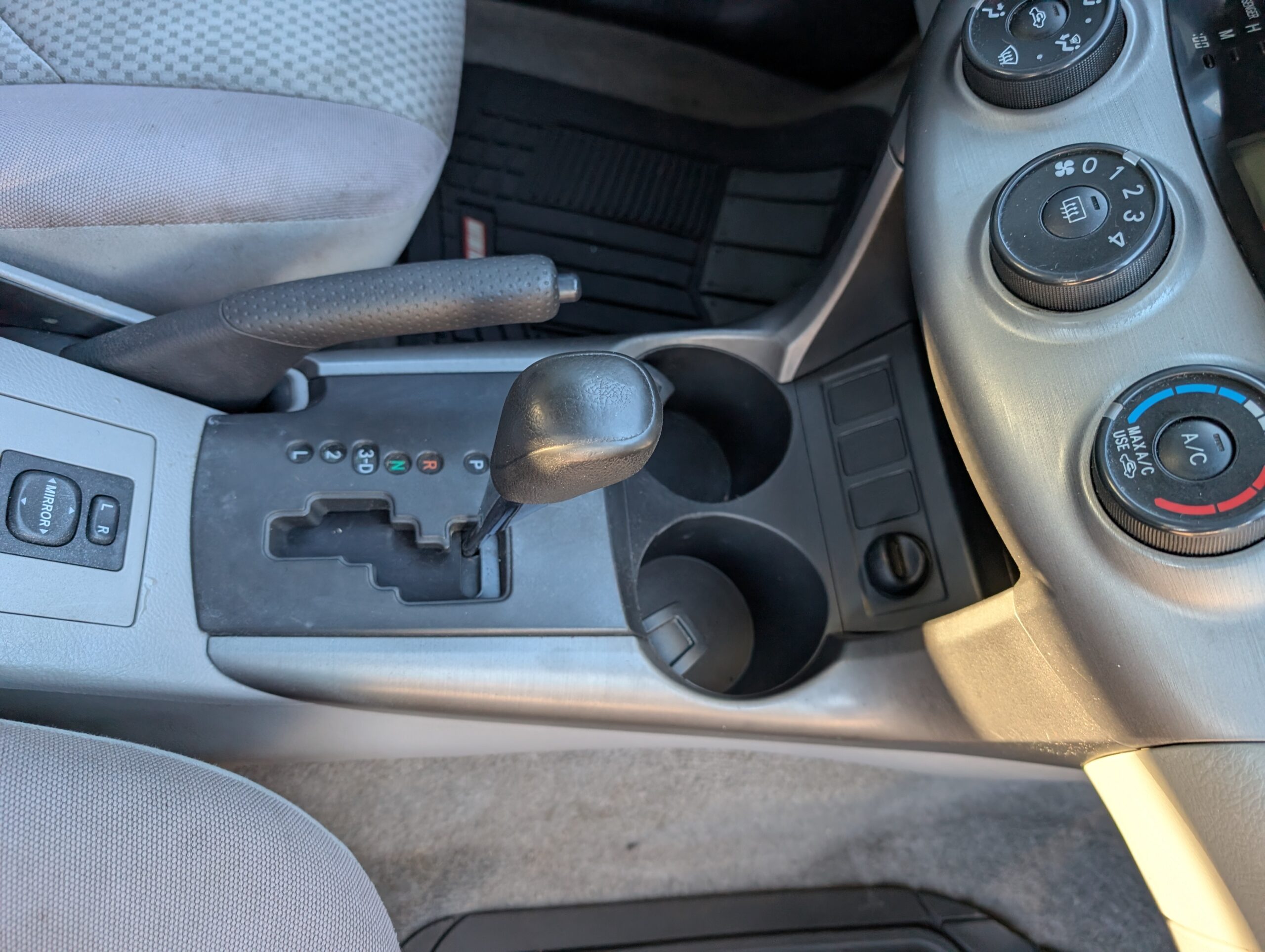 2008 Toyota RAV4 FWD 4dr 4-cyl 4-Spd AT (Natl)