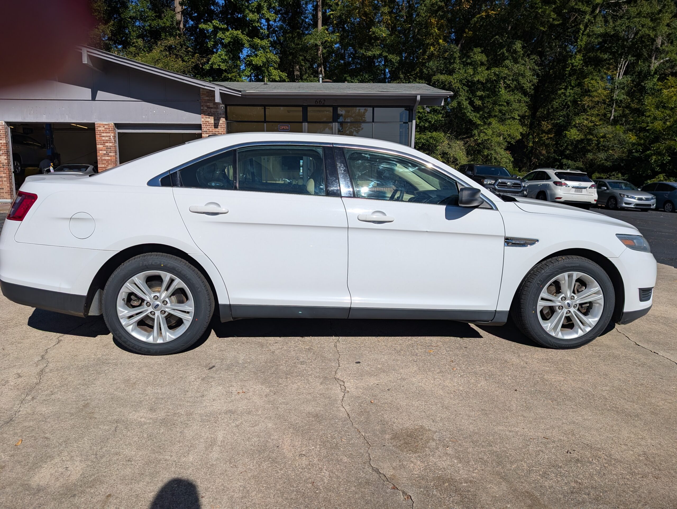 2018 Ford Taurus SE FWD